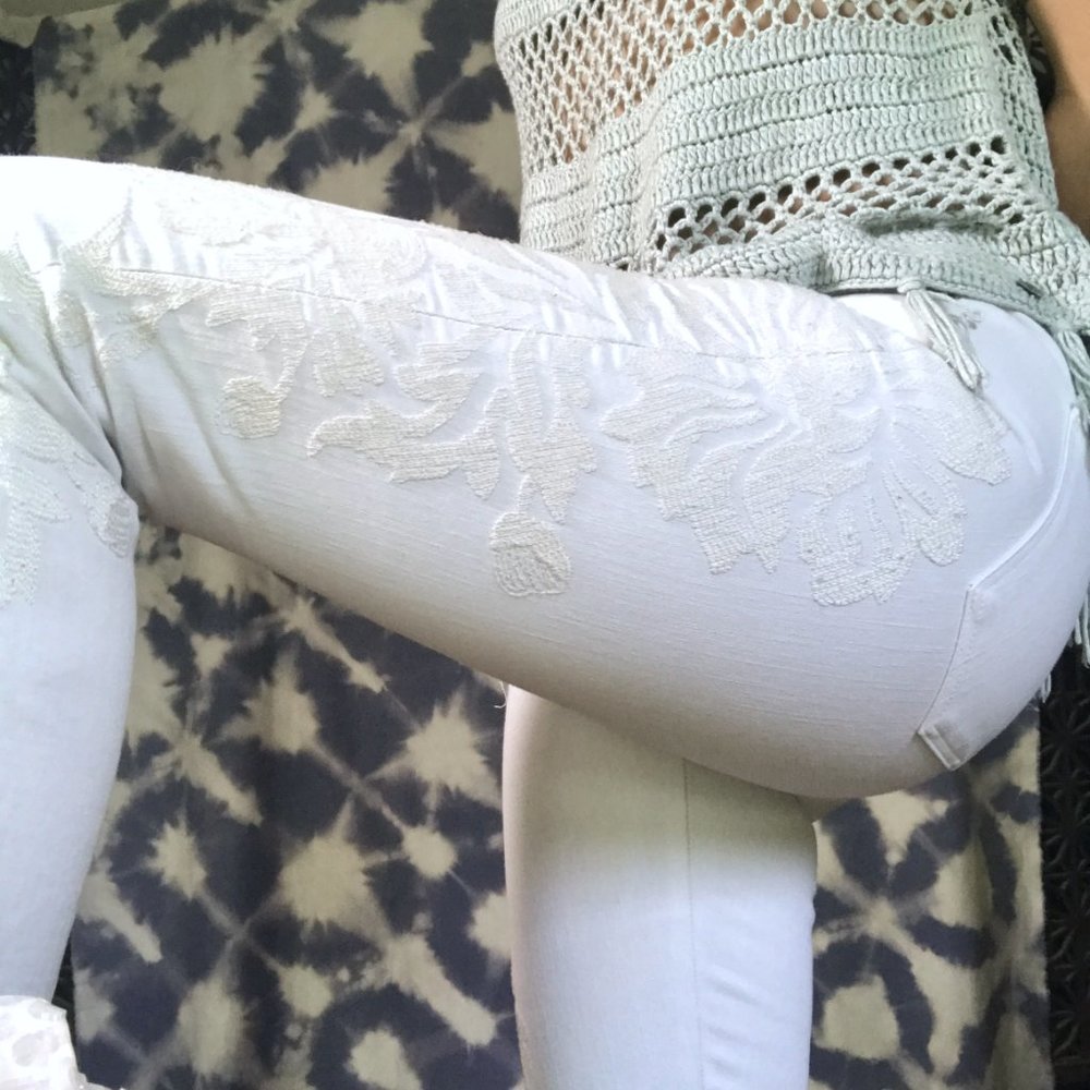 Madewell embroidered mid-rise jeans, 24